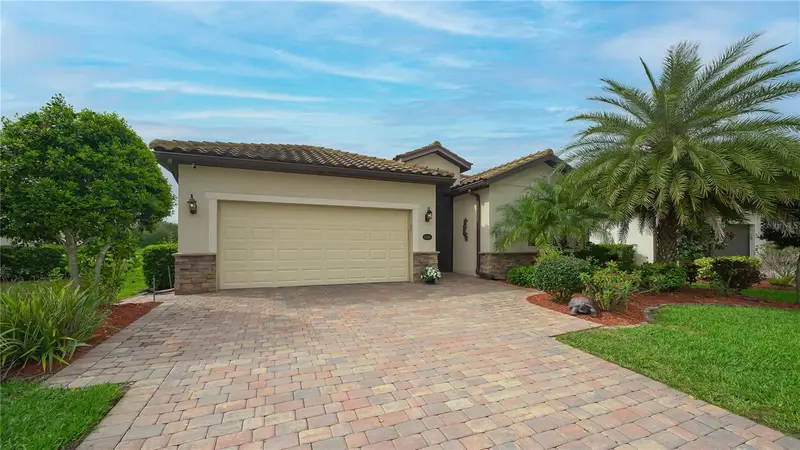 6888 WILLOWSHIRE WAY, BRADENTON