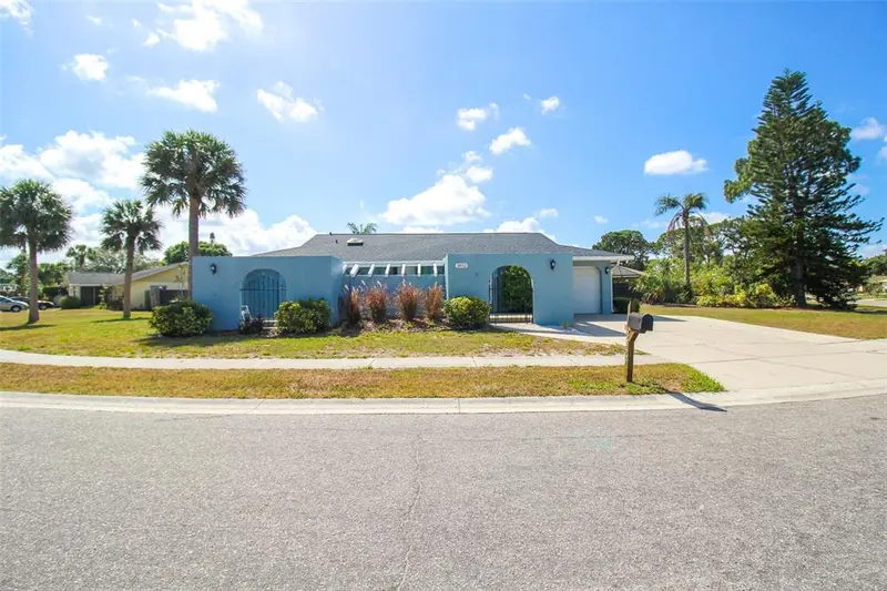 3852 GATEWOOD DRIVE, SARASOTA