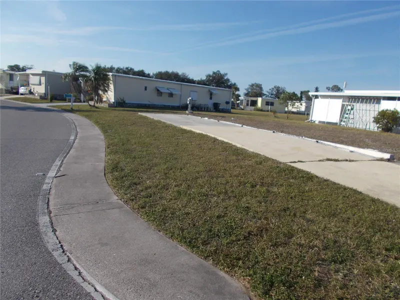 6581 CENTER LANE, NORTH PORT