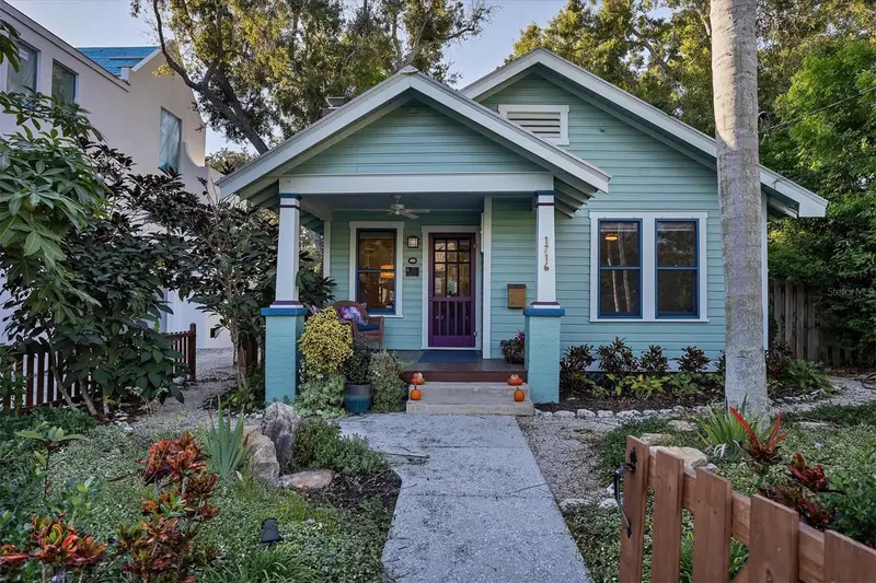 1716 OAK STREET, SARASOTA