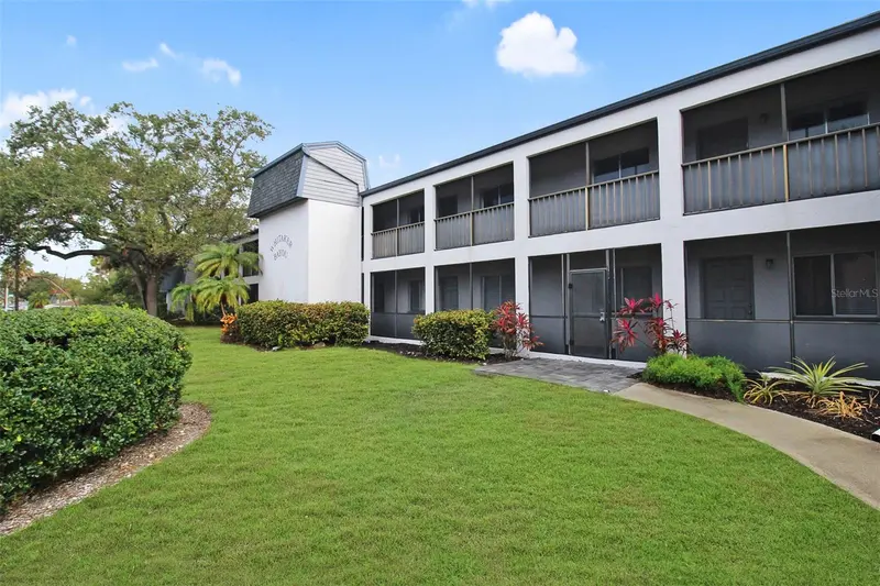 2124 TAMIAMI TRAIL #101, SARASOTA