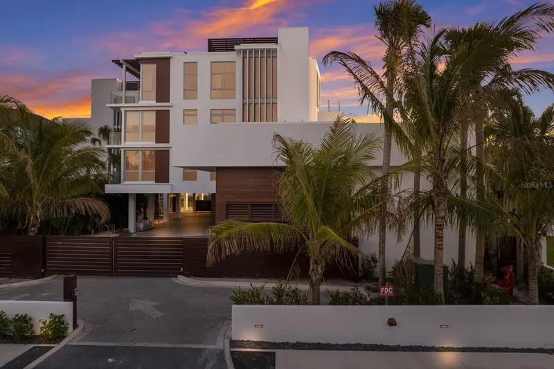 84 AVENIDA VENECCIA #202 & 203, SARASOTA