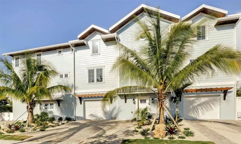 2516 AVENUE A, BRADENTON BEACH