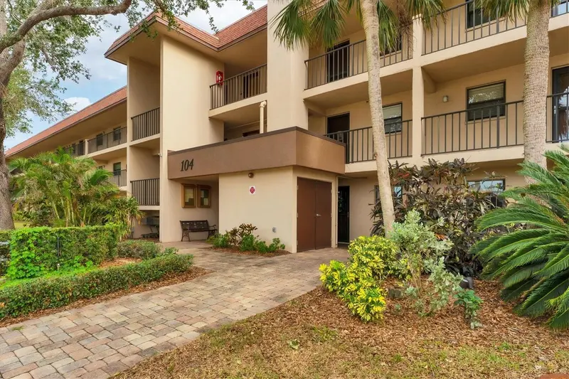 104 CAPRI ISLES BOULEVARD #112, VENICE