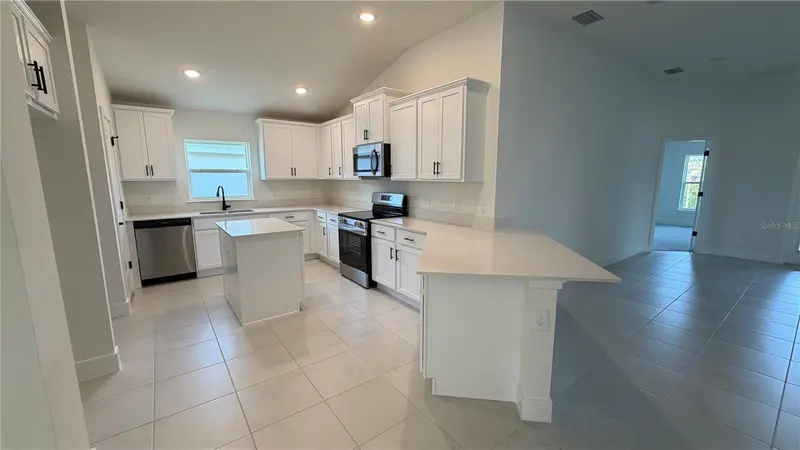 2500 AVERLAND LOOP, NORTH PORT, photo 2 of 9