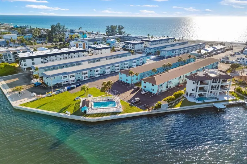 117 7TH STREET #5, BRADENTON BEACH
