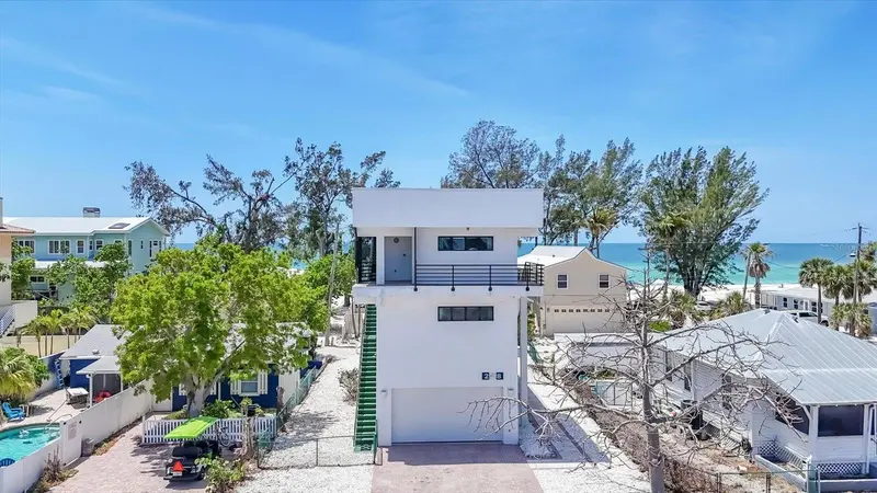 2918 AVENUE, HOLMES BEACH