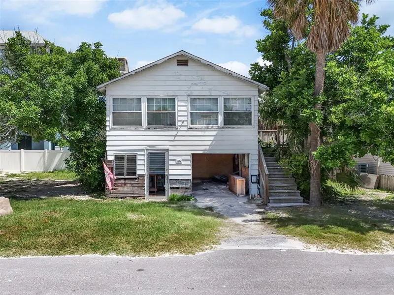 104 10TH STREET, BRADENTON BEACH