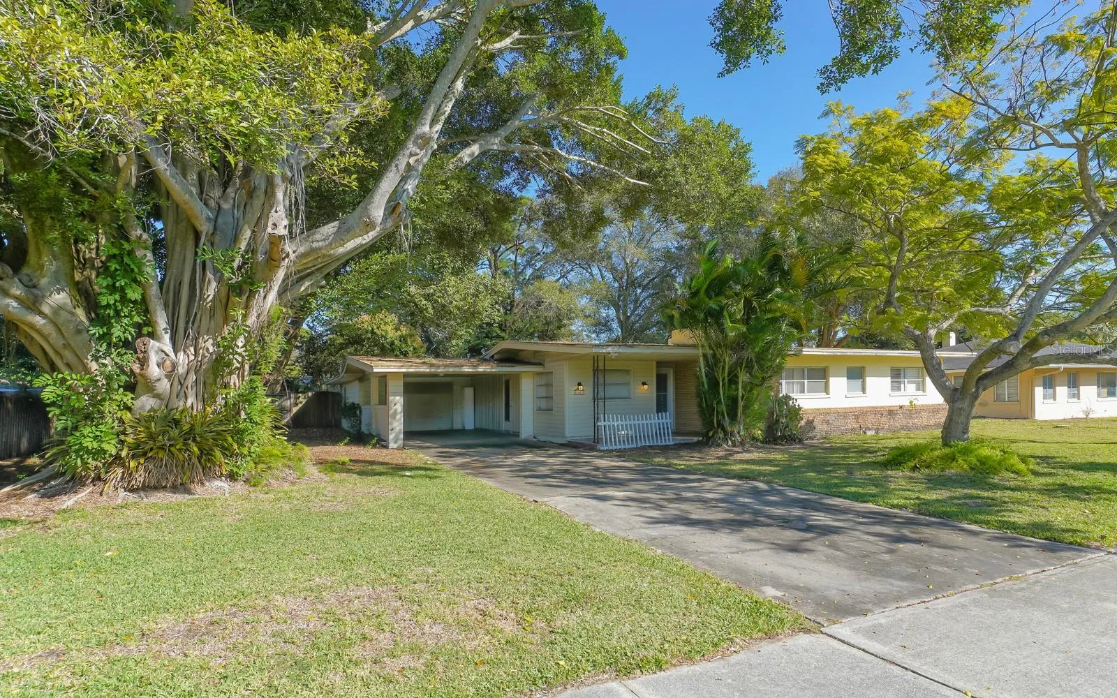 Great Location on Ringling Blvd