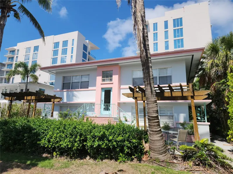 565 GOLDEN GATE POINT #1, SARASOTA