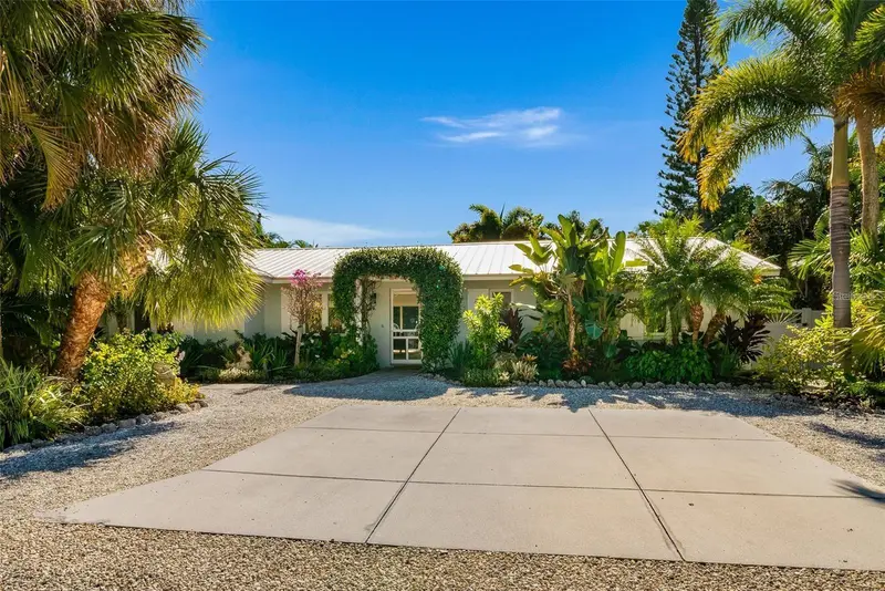 207 PEACOCK LANE, HOLMES BEACH