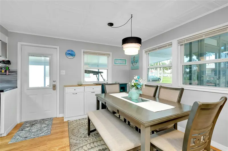 214 ROMA ROAD, VENICE, photo 4 of 49