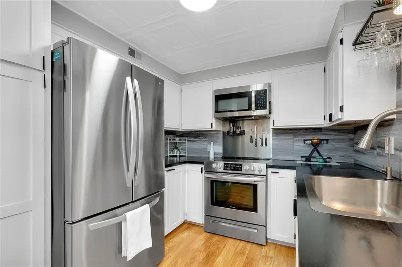 214 ROMA ROAD, VENICE, photo 5 of 49