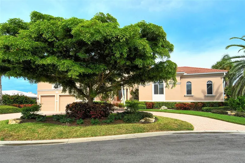 591 PUTTING GREEN LANE, LONGBOAT KEY