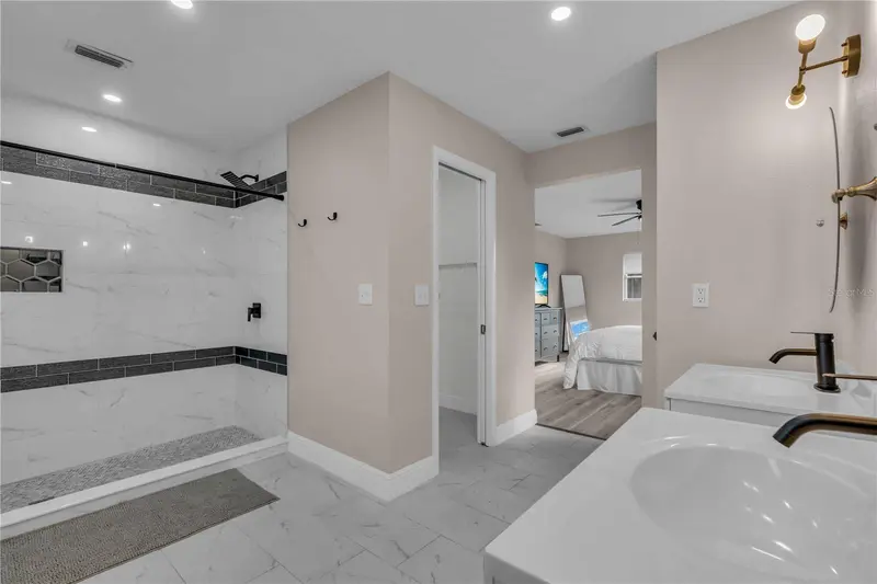Thumbnail 33