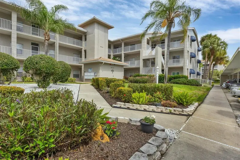 9630 CLUB SOUTH CIRCLE #6201, SARASOTA