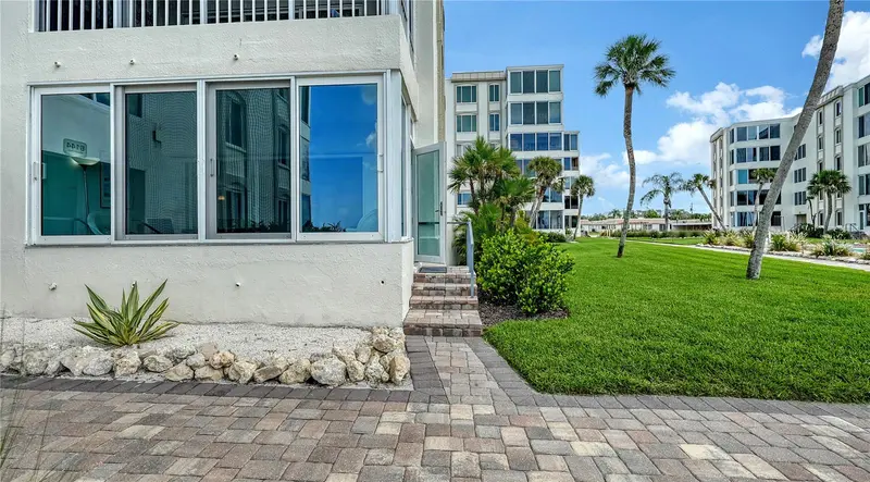 Thumbnail 32