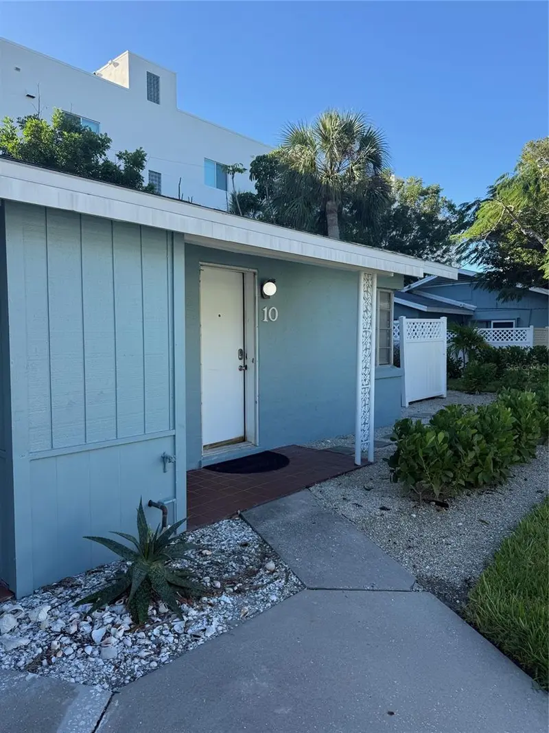 170 ROOSEVELT DRIVE #10, SARASOTA