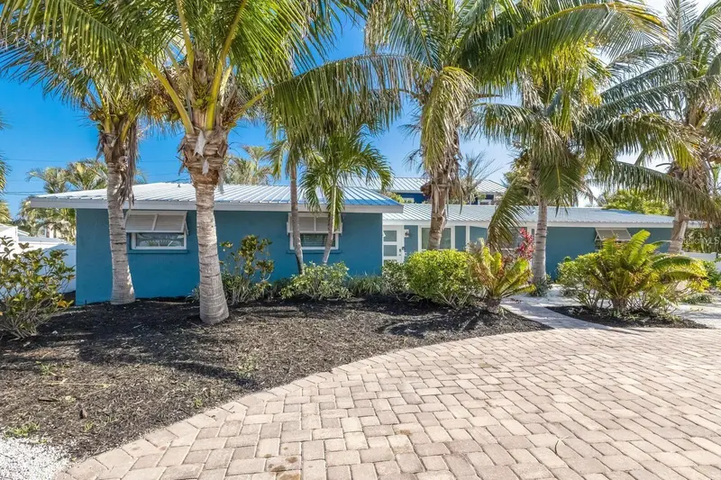 6201 HOLMES BOULEVARD, HOLMES BEACH, photo 4 of 57