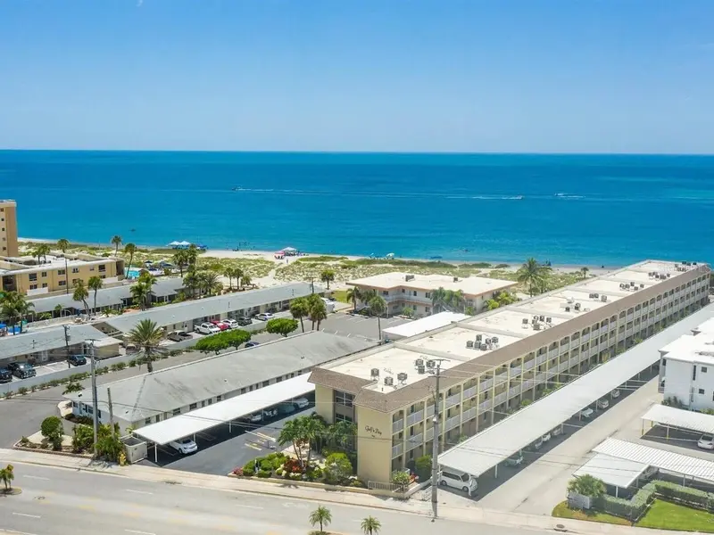 1400 TARPON CENTER DRIVE #206, VENICE