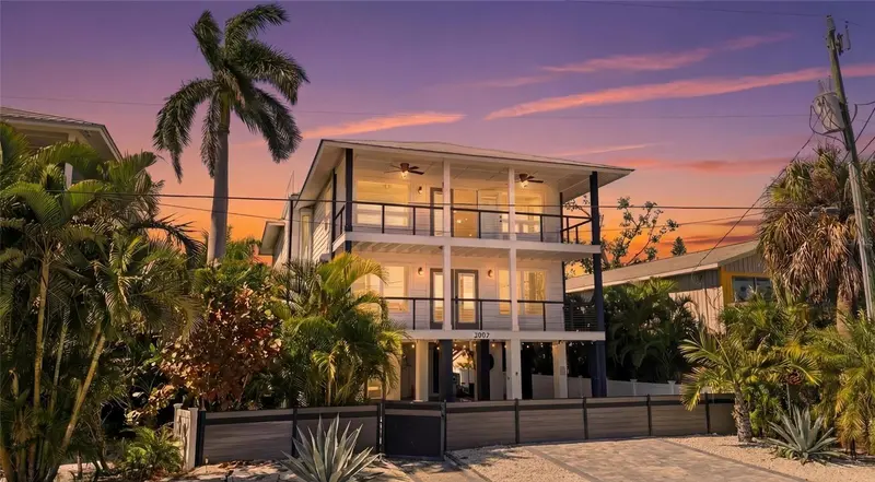 2502 AVENUE B, BRADENTON BEACH