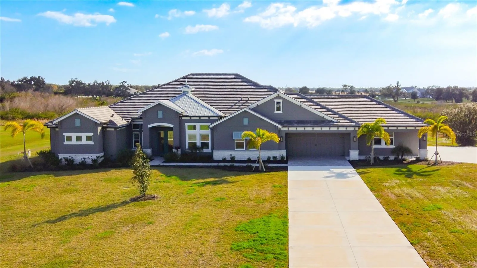 Welcome to your estate home in Hampton Lakes.
