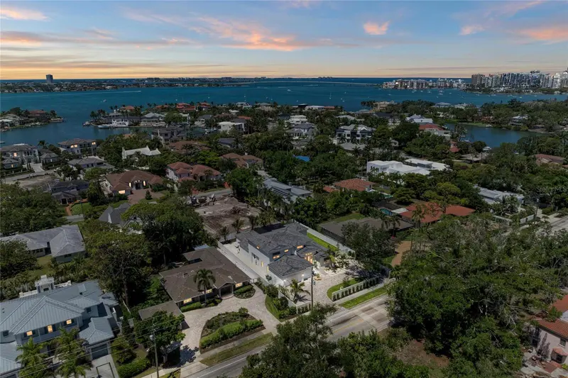 1516 ORANGE AVENUE, SARASOTA, photo 2 of 92