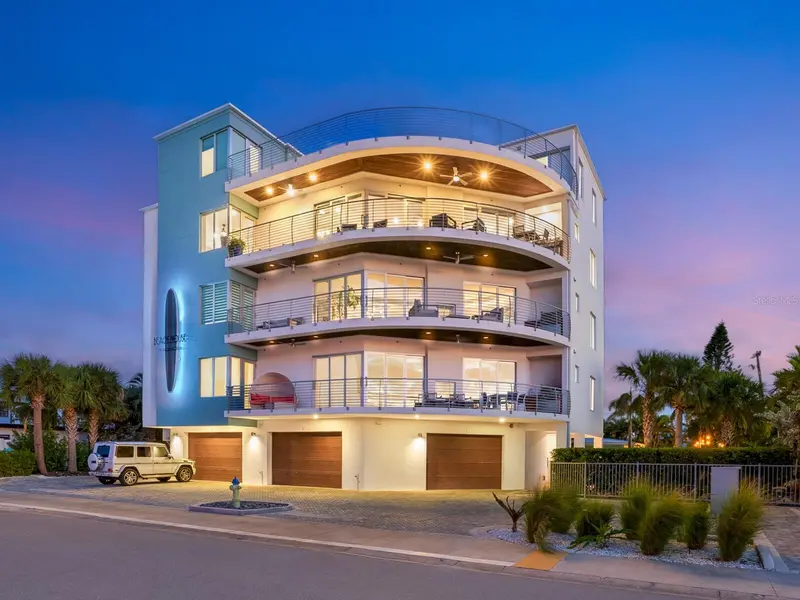 1140 SEASIDE DRIVE #301 & Penthouse, SIESTA KEY