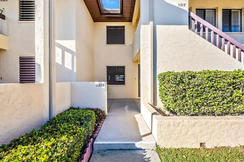 5219 LAKE VILLAGE DRIVE #21, SARASOTA