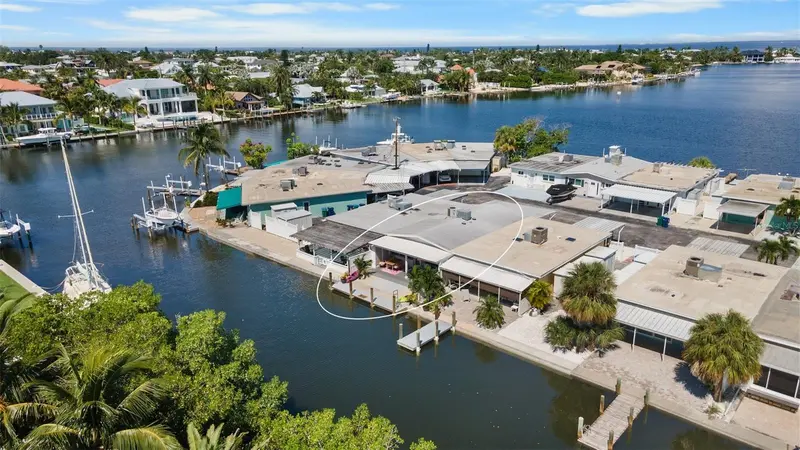 26 SEASIDE COURT, HOLMES BEACH