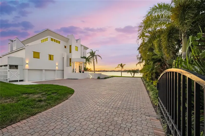 1400 SIESTA DRIVE, SARASOTA, photo 3 of 62