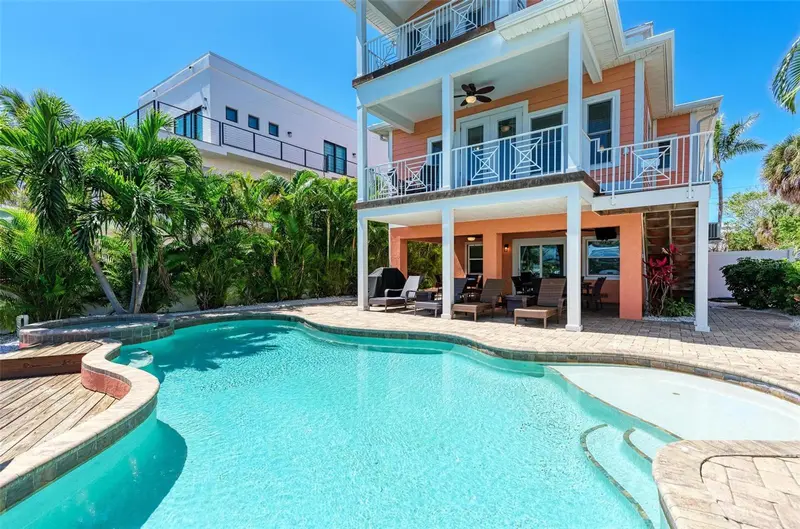 203 HARBOR DRIVE, HOLMES BEACH
