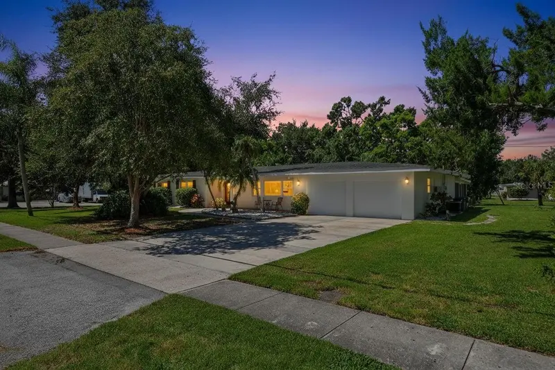 4808 RIVERWOOD AVENUE, SARASOTA, photo 2 of 43