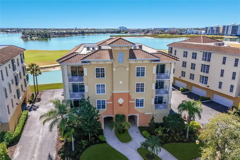 6422 WATERCREST WAY #302, LAKEWOOD RANCH, photo 2 of 42