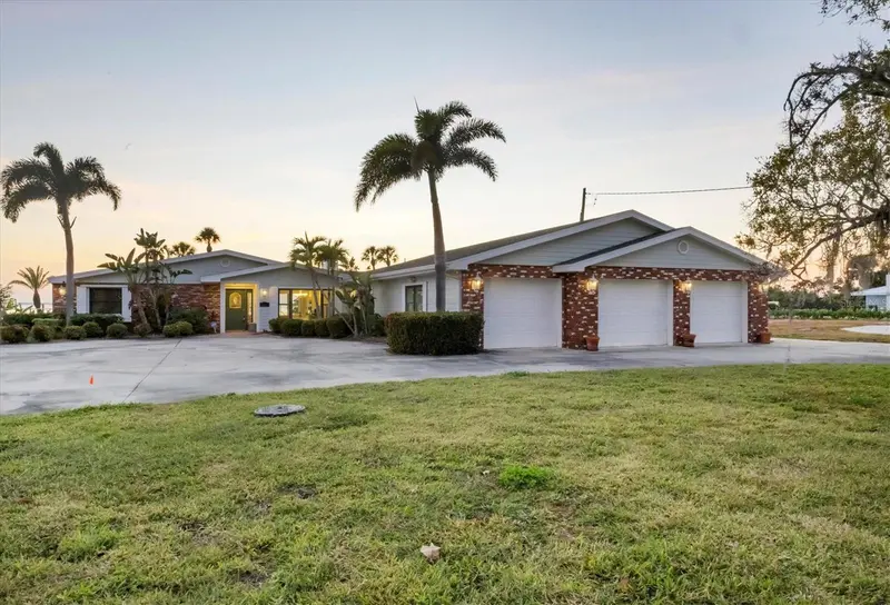 7318 WESTMORELAND DRIVE, SARASOTA, photo 2 of 39
