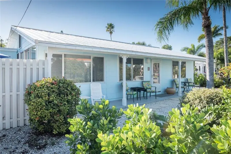 900 BLVD OF THE PRESIDENTS #4, SARASOTA