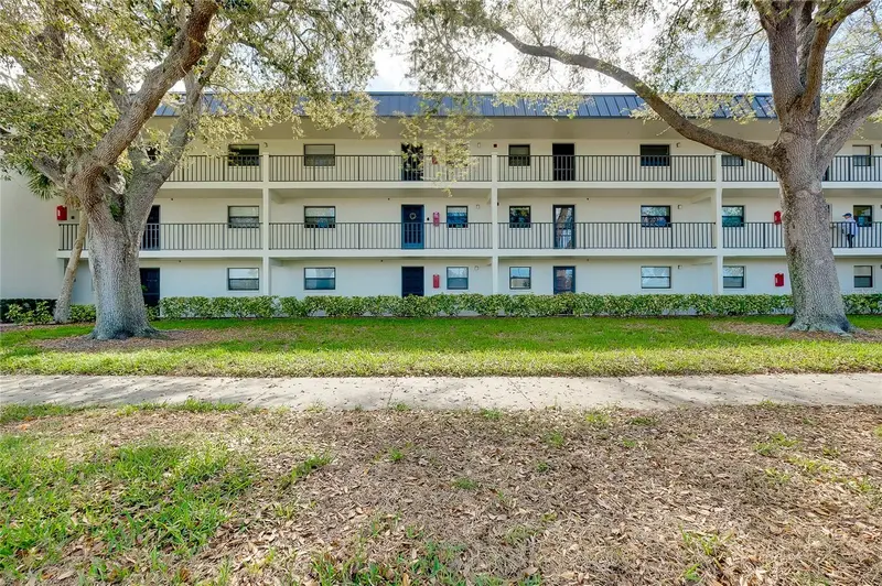 104 CAPRI ISLES BOULEVARD #209, VENICE