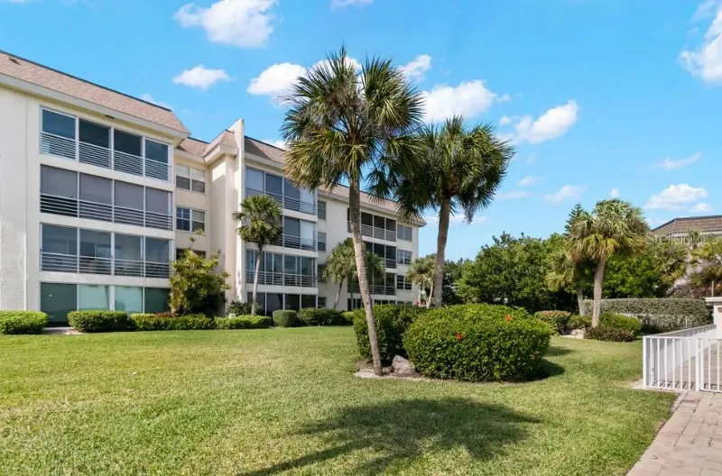 605 SUTTON PLACE #102, LONGBOAT KEY