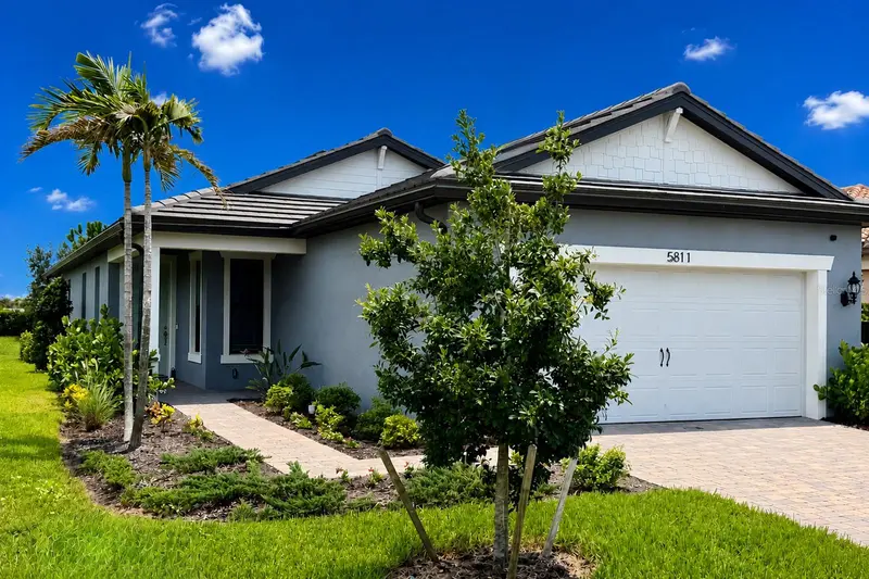5811 SILVERSIDE PINE COURT, LAKEWOOD RANCH