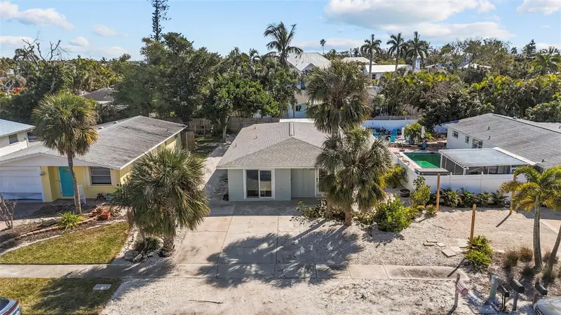 690 FOX STREET, LONGBOAT KEY