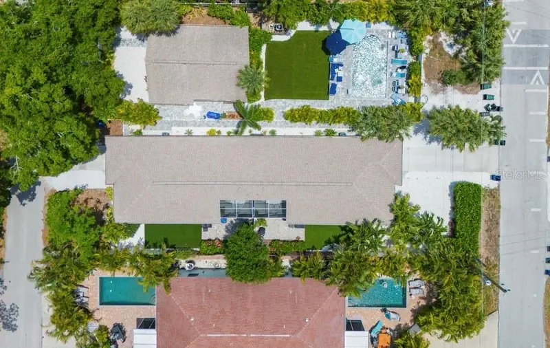 2051 ROSELAWN STREET, SARASOTA