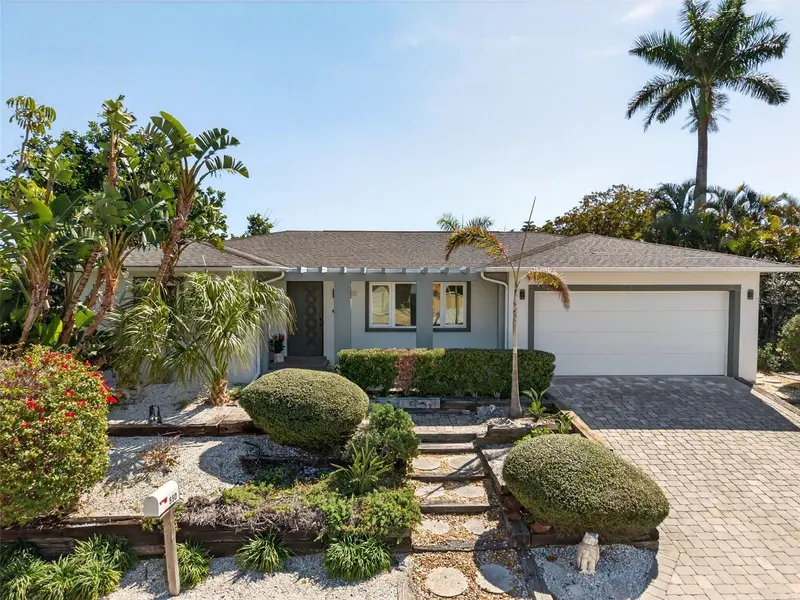550 DE NARVAEZ DRIVE, LONGBOAT KEY