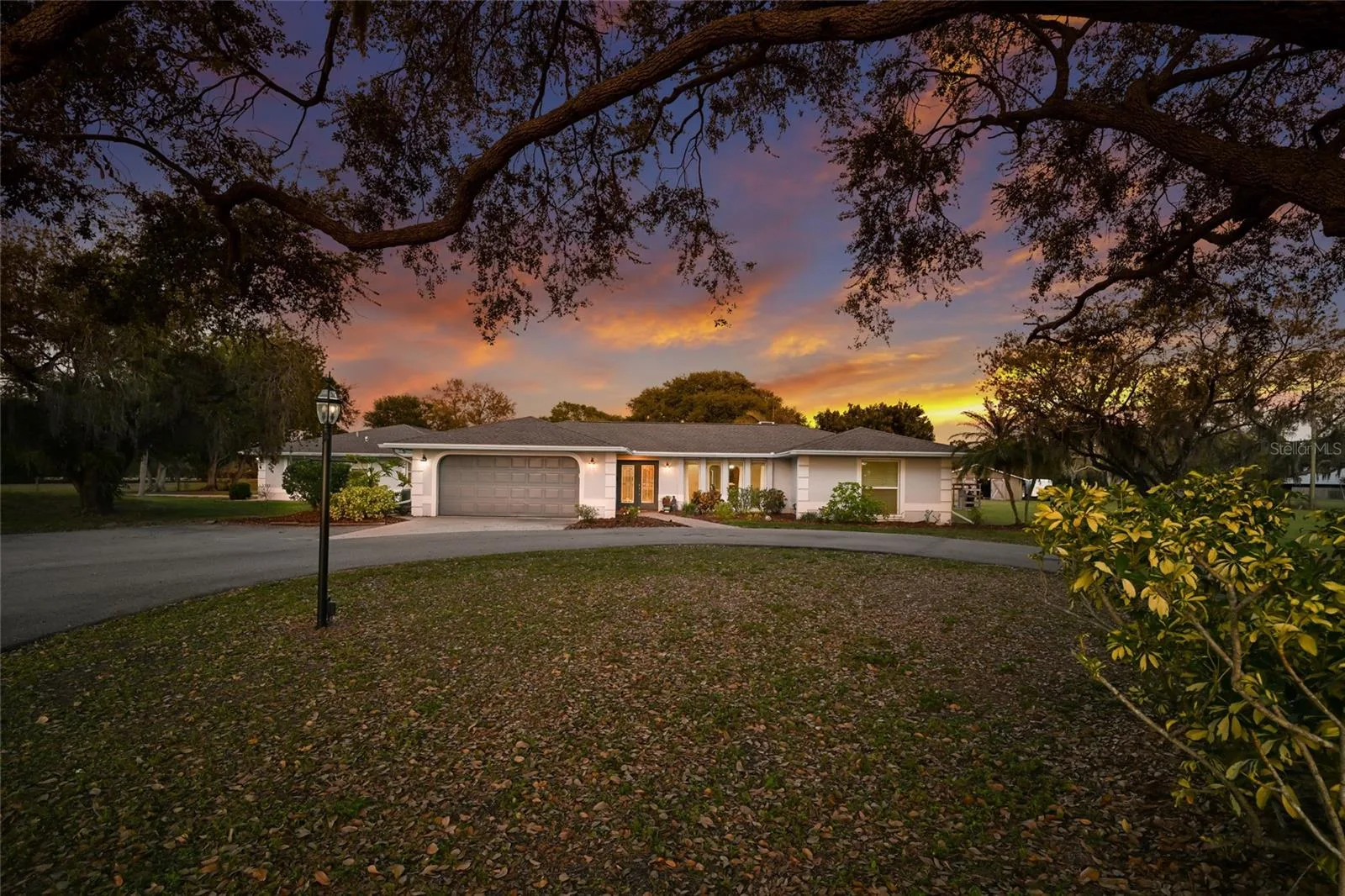 HOME @1 ~ 3BR/2.5BA 2 Car Garage