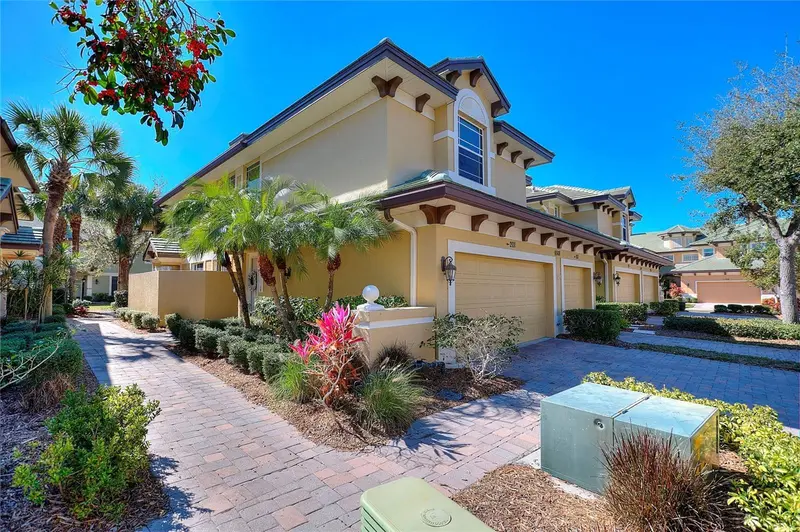 6508 MOORINGS POINT CIRCLE #201, LAKEWOOD RANCH