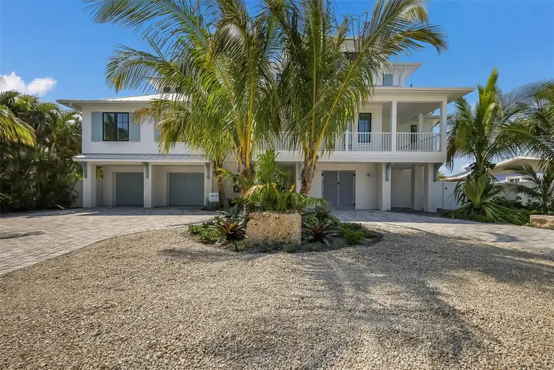 227 HARBOR DRIVE, HOLMES BEACH