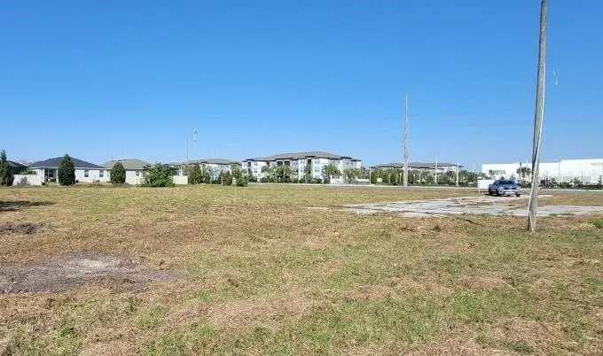 6012 LORRAINE ROAD, BRADENTON