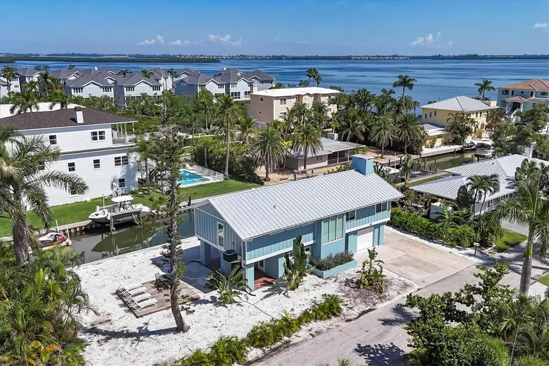 825 TARAWITT DRIVE, LONGBOAT KEY