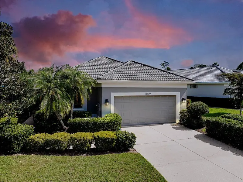 8639 54TH AVENUE CIRCLE, BRADENTON