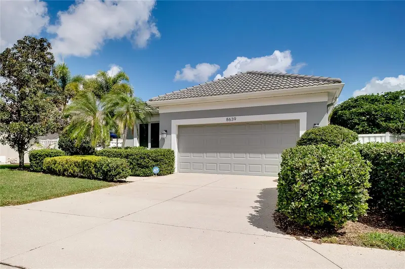 8639 54TH AVENUE CIRCLE, BRADENTON, photo 2 of 61
