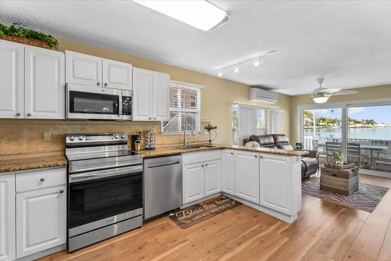 Thumbnail 18